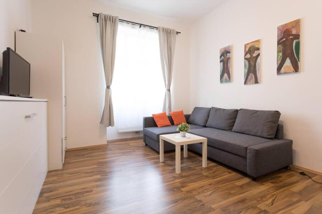 16 C&J'S Apartment Вена Экстерьер фото